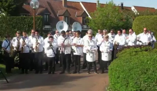 Le Jazz band du Touquet interprète Smoke on the water de Deep Purple