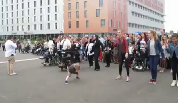 Flash mob valides/handicapés Grand Stade Pierre-Mauroy