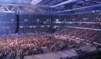 Stars 80 : 38 000 personnes debout pour le début du concert