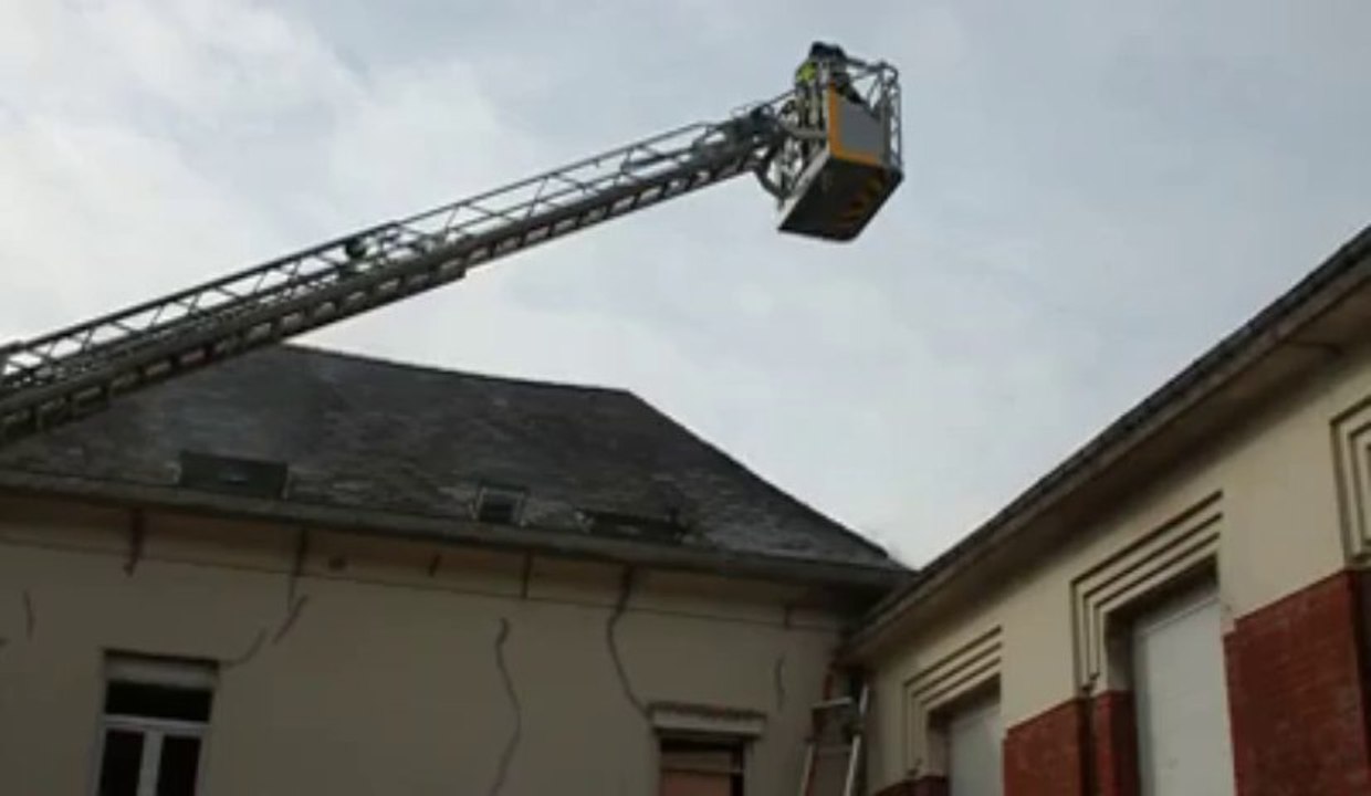 Fourmies: les sapeurs-pompiers combattent un feu de combles rue Pasteur
