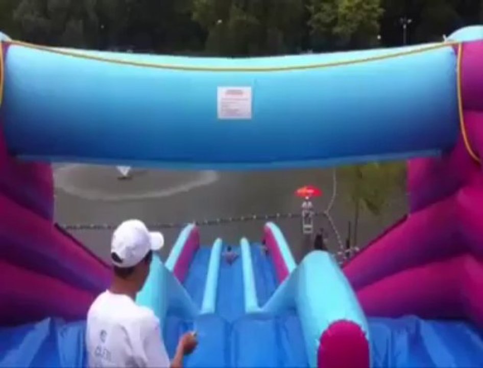 Avion: Le toboggan géant au parc de la Glissoire