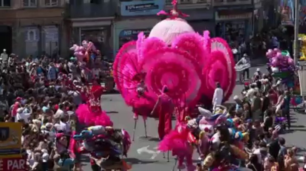 Fêtes de Gayant dans les rues de Douai