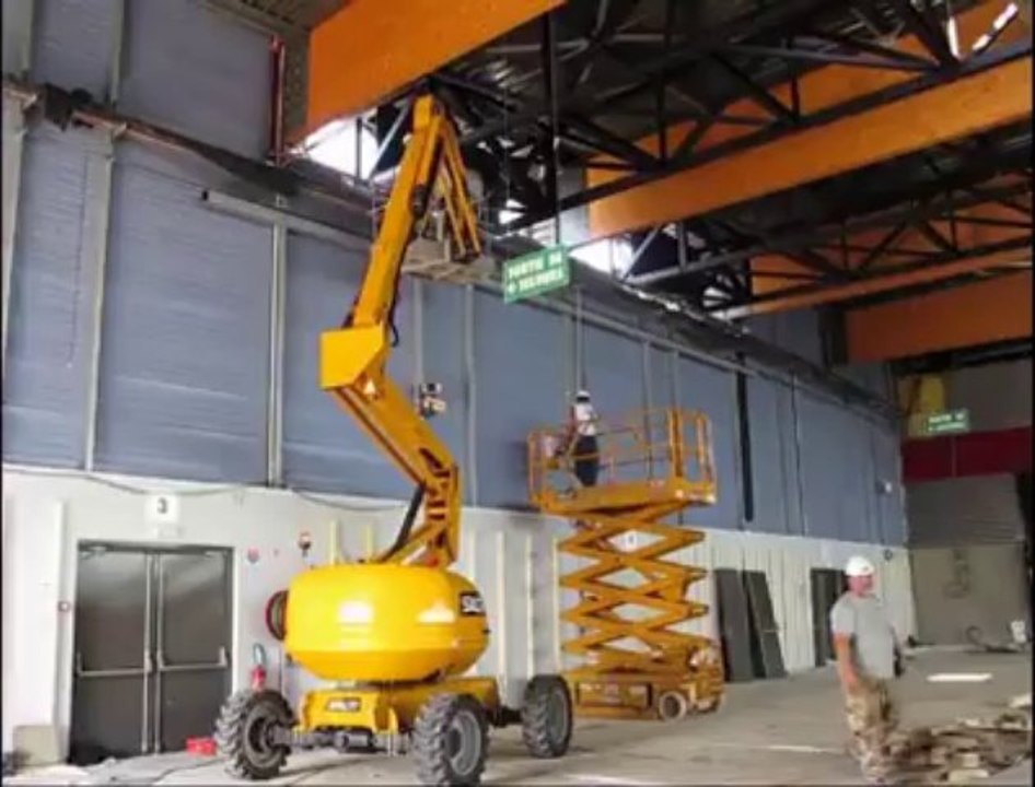 Artois Expo : levage d'une poutre de 10 tonnes