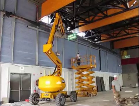 Artois Expo : levage d'une poutre de 10 tonnes