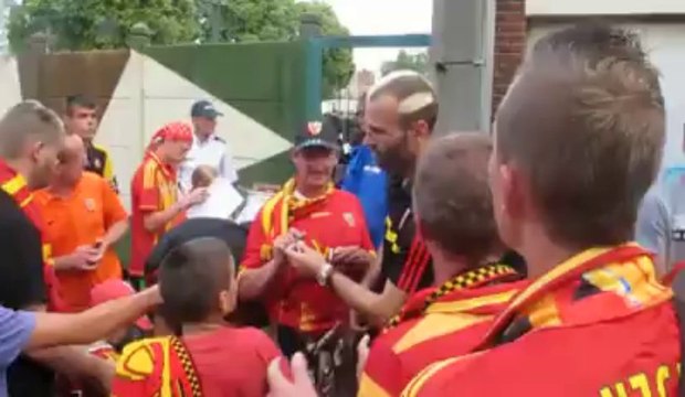 Arras : séance de dédicaces avec les joueurs lensois