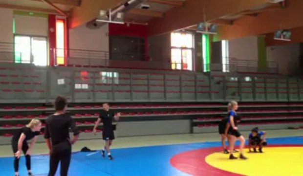 Stage de l'équipe féminine de lutte à Marquise