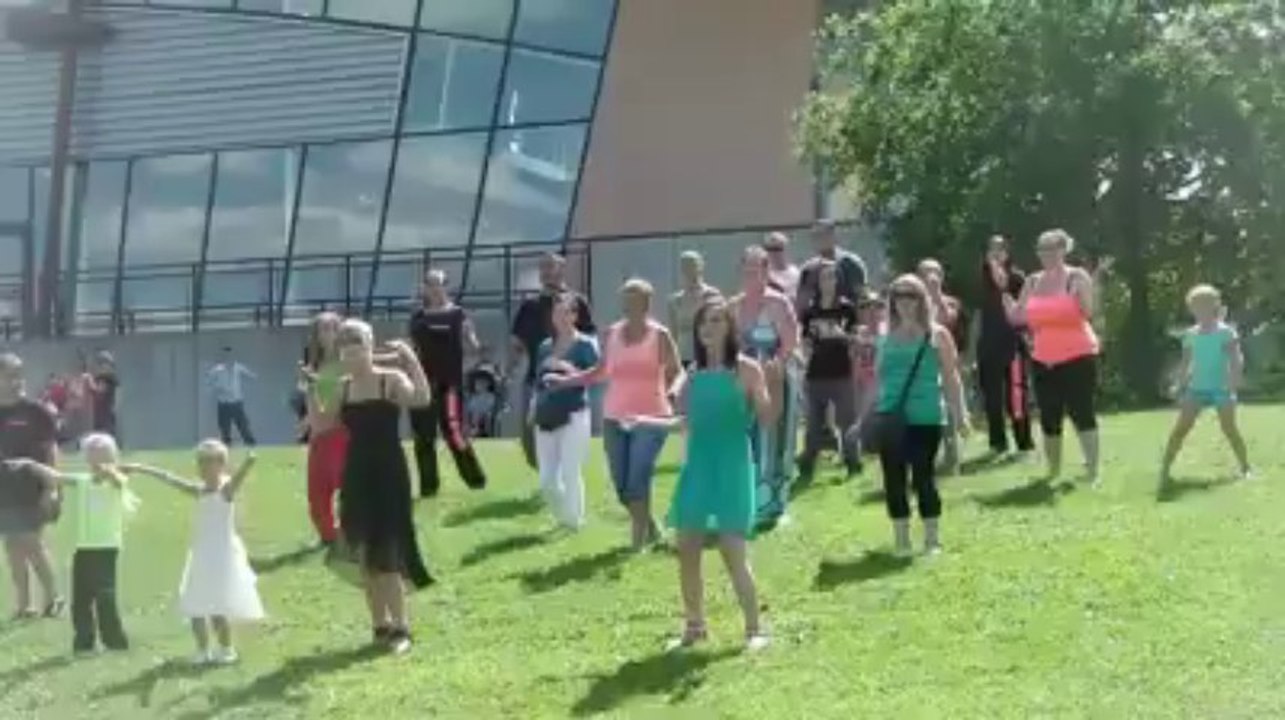Flashmob de demande en mariage: la danse
