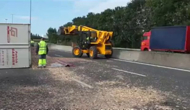 Un camion renversé sur l'A1