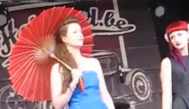 Béthune rétro : un défilé de pin-ups en attendant les voitures anciennes