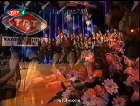 TRT THM KORO-Yeşil Yaprak Arasında Kırmızı Gül Goncesi