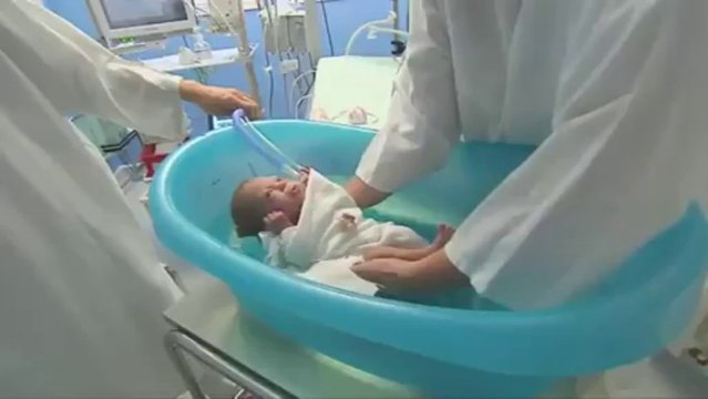 Bande-annonce de A l’aube de sa vie – documentaire 52’ de Marion FIAT (2011)