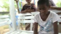 A Rohingya Child compose a song and he was singing in Thailand Detention Center    طفل روهنجي يؤلف نشيد عن أراكان في مركز الإحتجاز بتايلاند