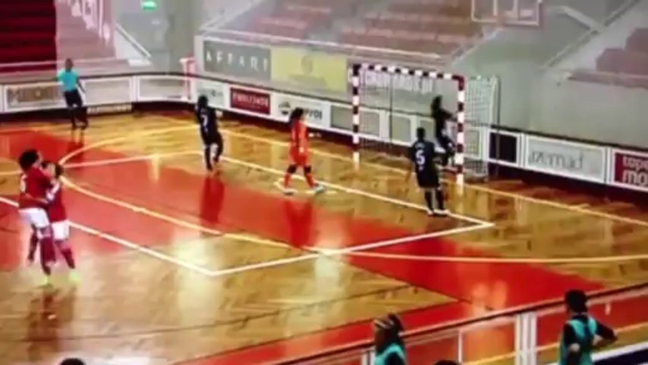 El increíble gol de una jugadora de fútbol sala