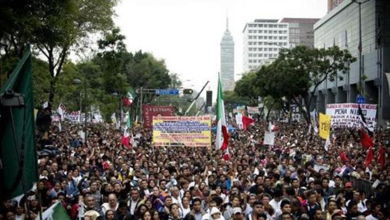 Mexicans protest against reforms