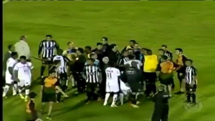 Un soigneur se transforme en gardien de but