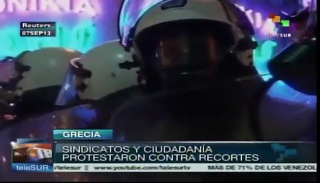 Protestan griegos contra despidos masivos