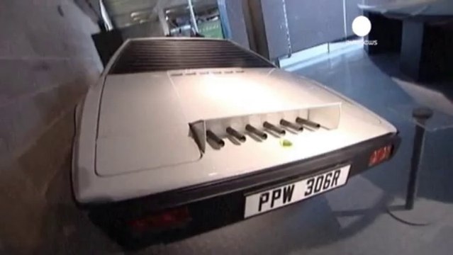 Sale a subasta en Londres el coche submarino de James Bond