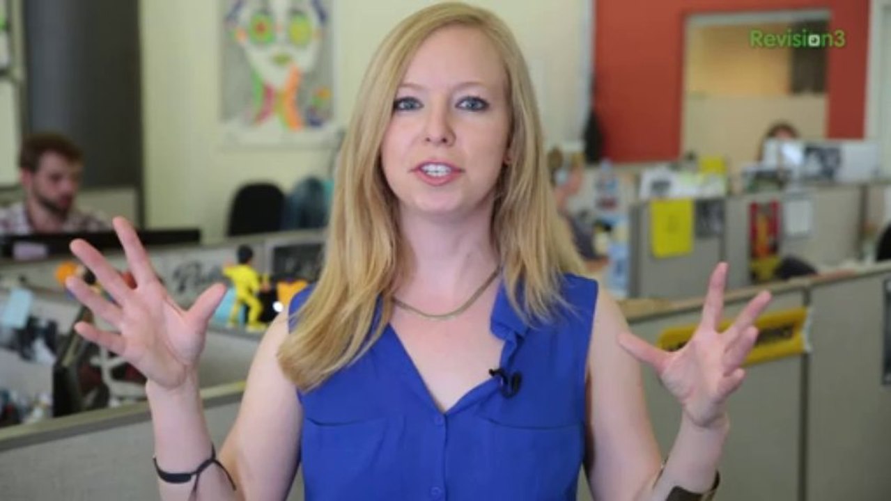 Is Miley Cyrus a Reptilian Shapeshifter? Plus: Batfleck Hate and Cat Chat - Annie's Bits