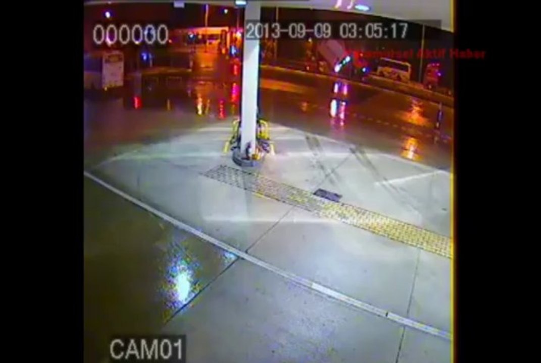 Karamürsel'de Zincirleme trafik kazası 6 yaralı kazanın mobesa kamera görüntüleri