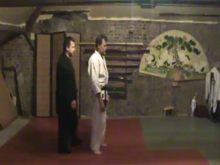 Ushiro jodan uwate dori : reflexe de base