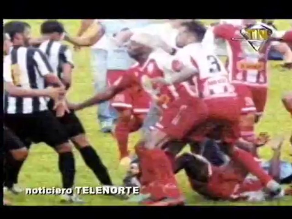 Clásico nacional termina en trifulca
