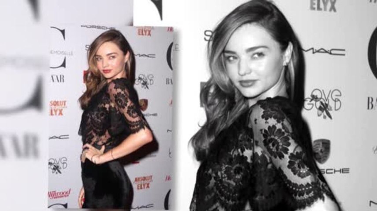 Miranda Kerr usa vestido de encaje sin sostén