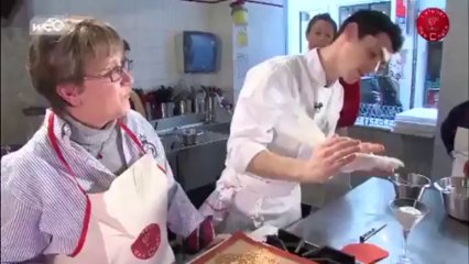 Recette de Blanc-manger à l'amande et à la vanille accompagné d'une tuile croustillante