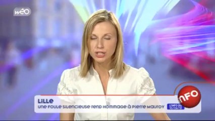 Lille : une foule silencieuse rend hommage à Pierre Mauroy