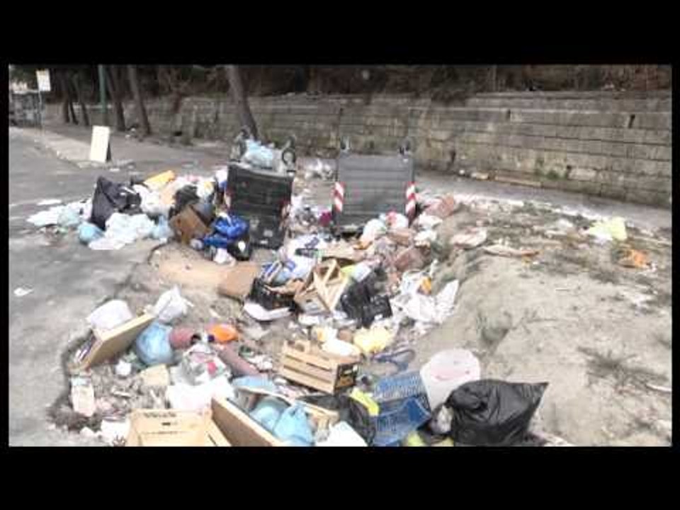 Napoli - Emergenza rifiuti nella zona flegrea (09.09.13)