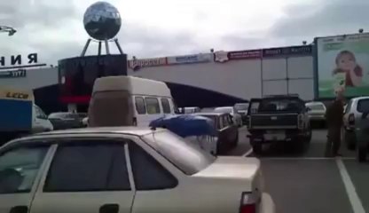 Parking en Russie... Un autre monde... presque le moyen age!