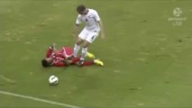 Un essuyage de crampons inexplicable à la Zidane !