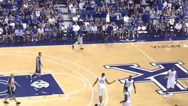 basket L'incroyable panier avec la faute et au buzzer d'Anthony Davis depuis son propre camp