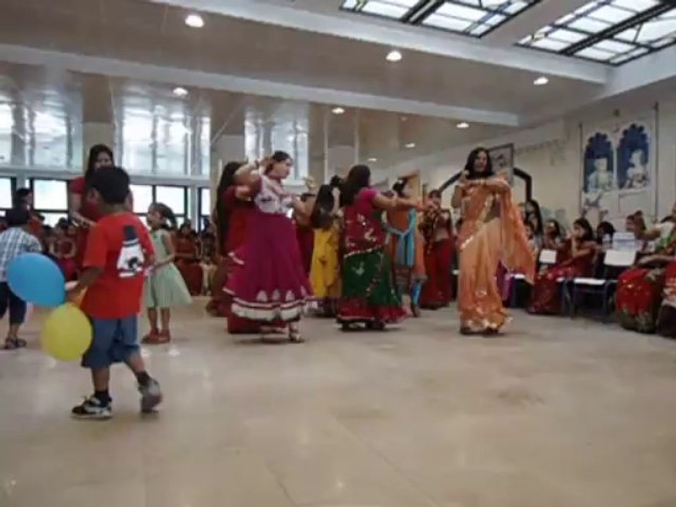 NRNA Teez Programme 2013 Portugal  १ नेपाली नारीहरु तीजमा नाच्दै रमाउदै @इन्द्रेणीका यात्रा यादहरु
