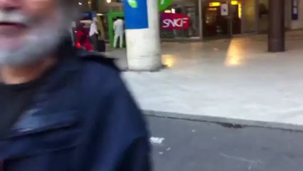 Distribution du Front de gauche pour défendre les retraites au RER B de la Plaine-Saint-Denis