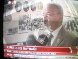 ESKİ BURSALILAR DERNEĞİ BAŞKANI  HÜROL IŞIN IN  BABAANNESİ ŞERİFE IŞIN TARAFINDAN DİKİLEN  91 YILLIK TARİHİ TÜRK BAYRAĞI  BURSA KENT MÜZESİNDE  10 EYLÜL 2013