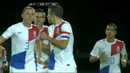 Doppio Van Persie manda l'Olanda al Mondiale
