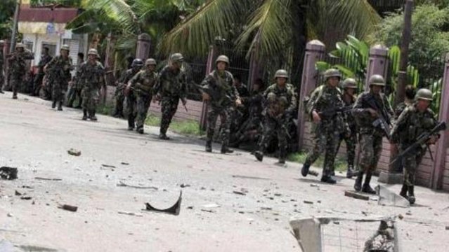 Government sends tanks to free hostages in Philippines