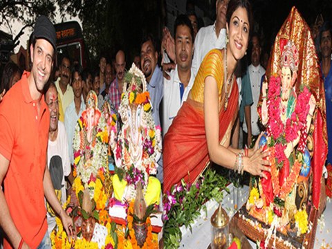 Hrithik Roshan and Shilpa Shetty performs Ganesh Visarjan