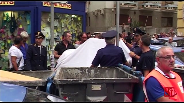 Napoli - Neonato ritrovato in un cassonetto in piazza Garibaldi -1- (10.09.13)