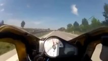 Motorcycle : Emergency braking to avoid big crash! Violent...