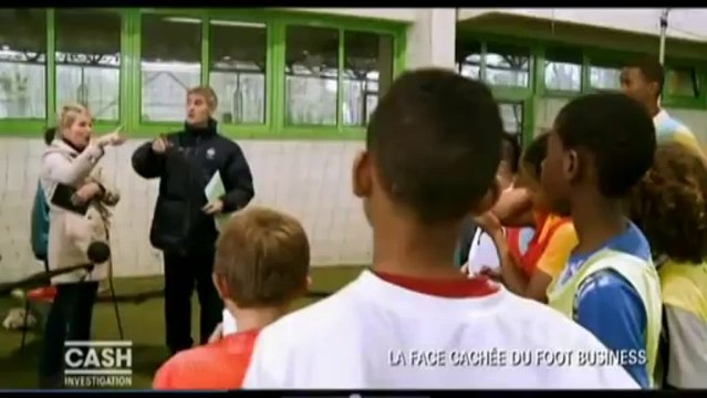 Cash investigation : dans les vestiaires du foot business