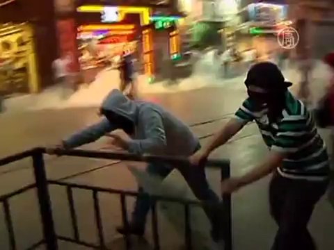 В Стамбуле и Анкаре разгоняют демонстрантов