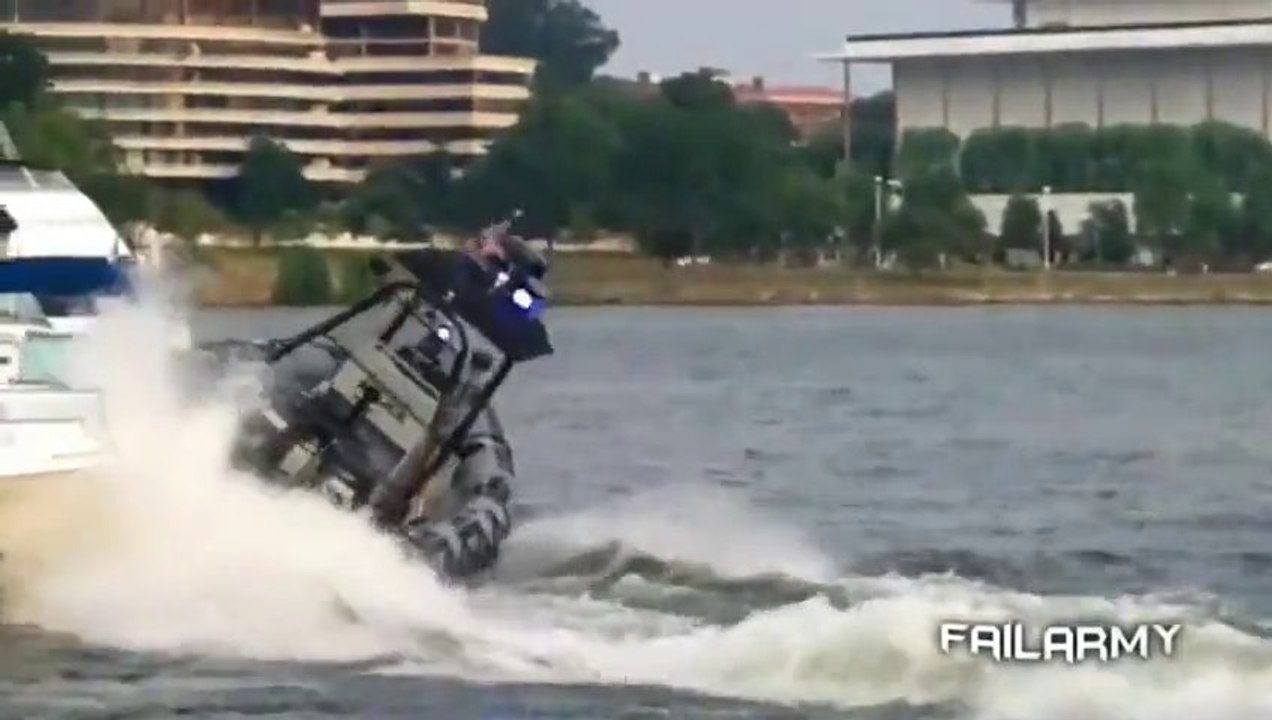 Best Fails Ever : boat accident, car crash, dumb cops and idiot skaters!