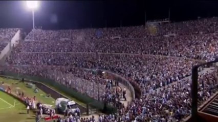 Cavani ruba palla in difesa e poi segna di testa