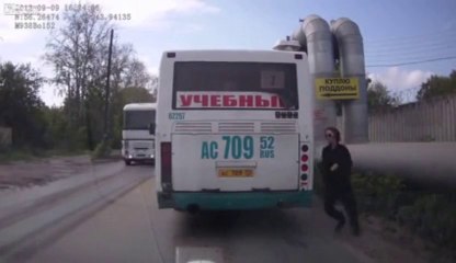 Un homme pressé passe à 2 doigts de la MORT!