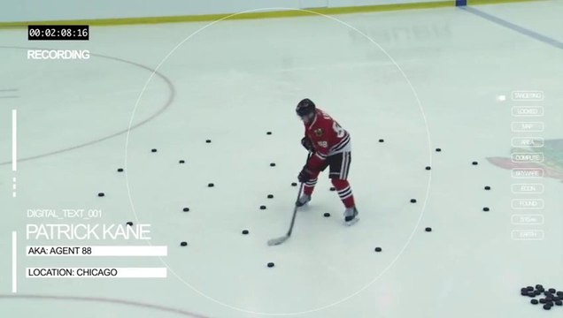 Hockey sur glace - Patrick Kane s'entraine à slalomer : ENORME!
