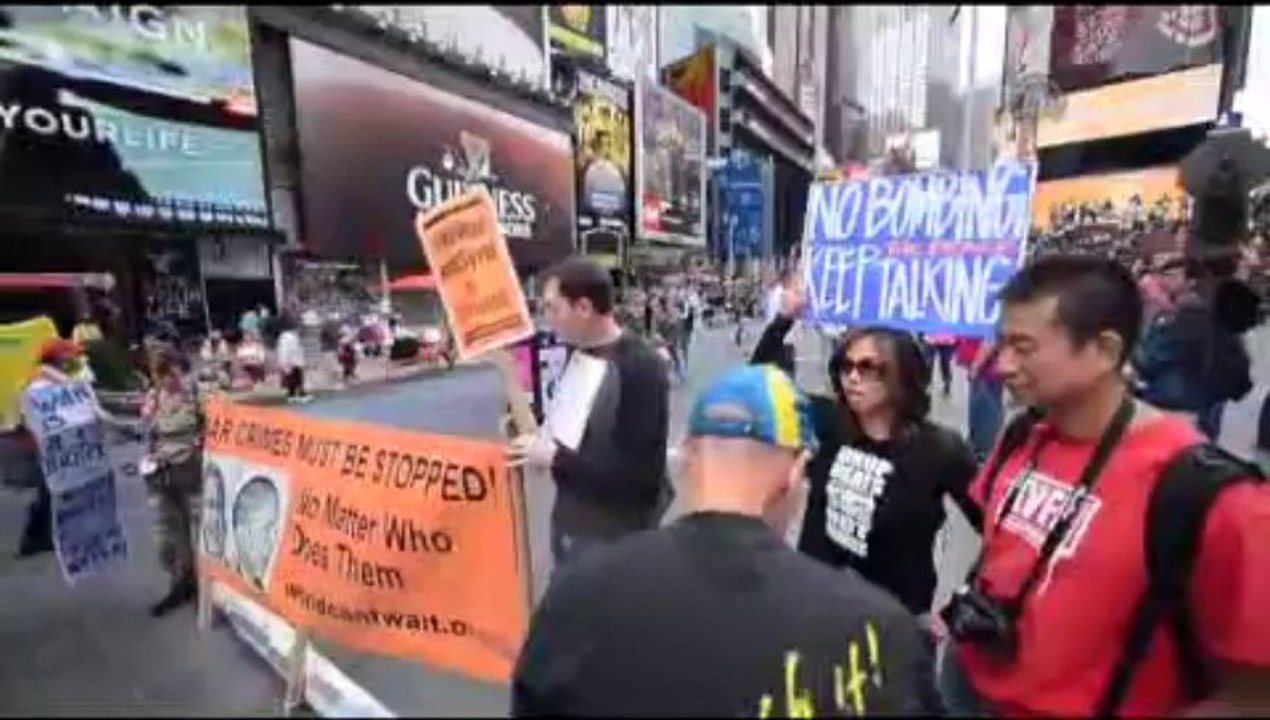 ABD'de savaş karşıtlarının pankartları yerde kaldı