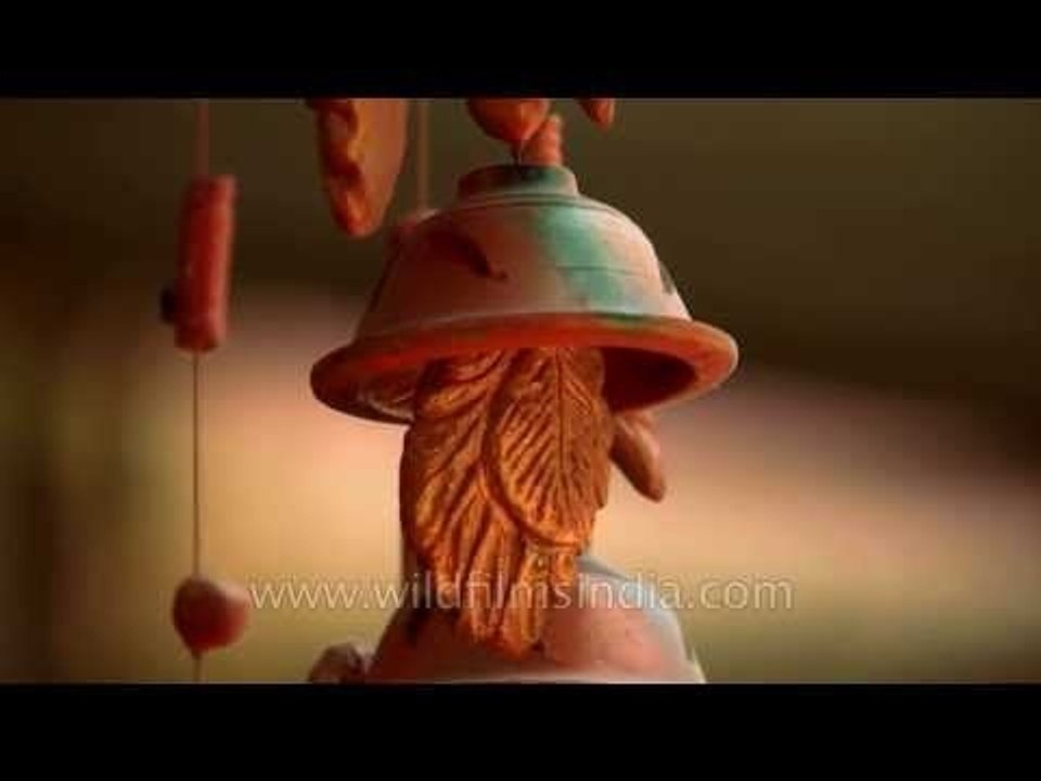 Wind chain made from the finest clay