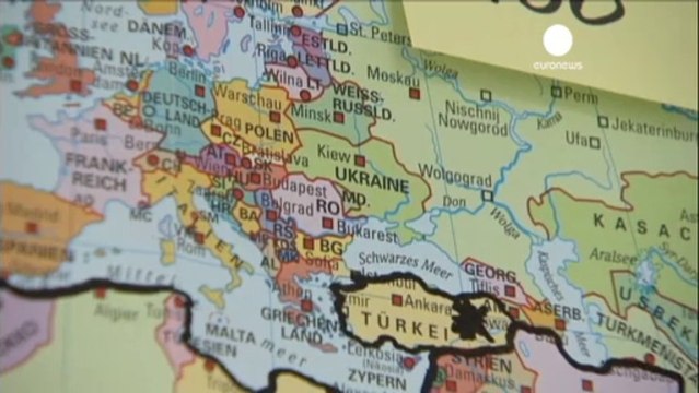 L'Allemagne accueille un premier groupe de réfugiés...