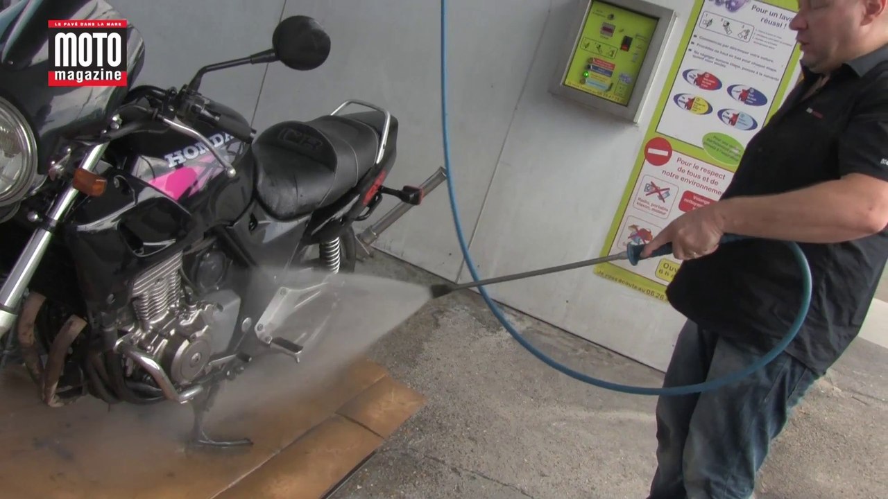 Lavage moto (2) : Bien laver à l'eau et au jet sous pression !